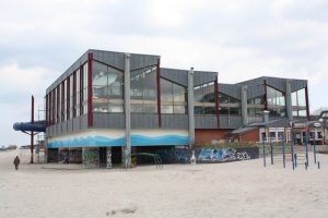 Meerwasserschwimmhalle_von_Laboe_(Indoor_swimming_pool_of_Laboe)_-_geograph.org.uk_-_8793