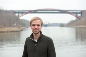 Christoph Beeck vor Levensauer Hochbrücke
