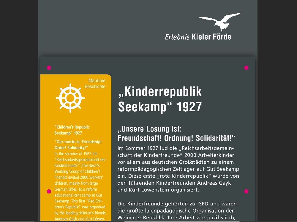 Infostele zur Kinderrepublik Seekamp 1927. Unsere Losung ist: Freundschaft! Ordnung! Solidarität!