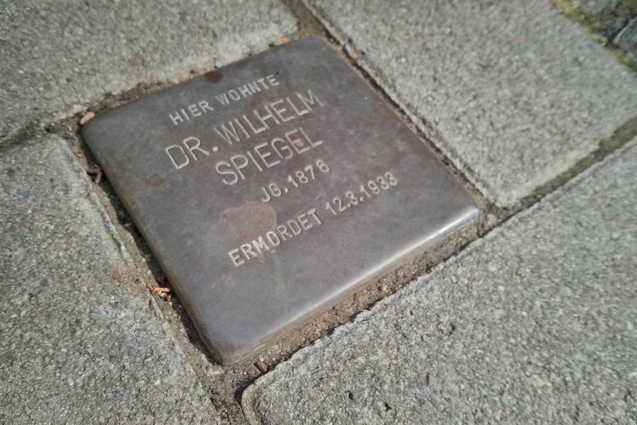 Stolperstein mit der Aufschrift