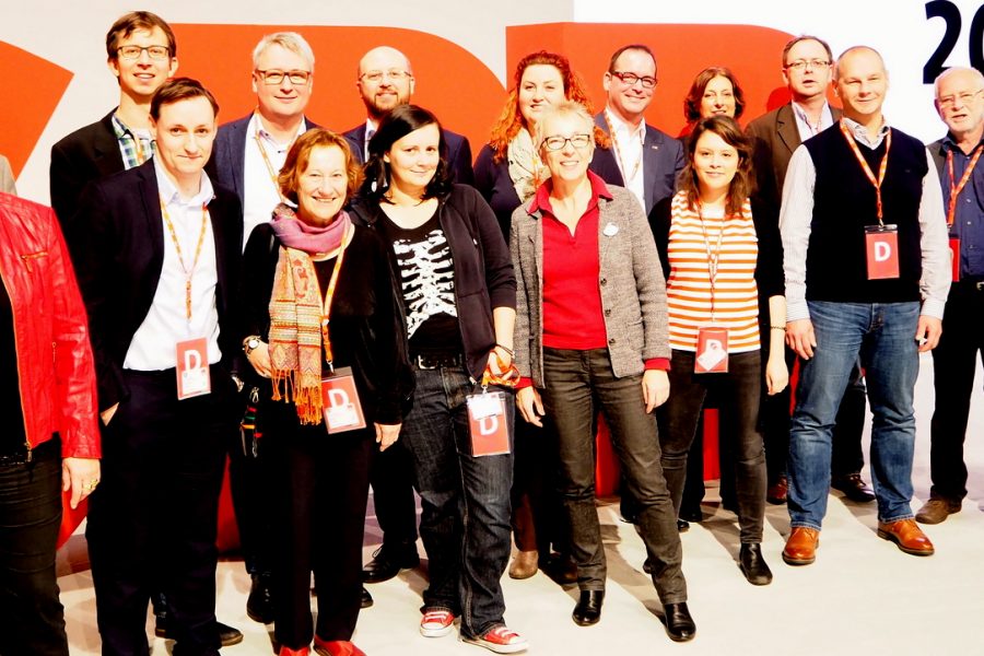 Gruppe von Genossinnen und Genossen