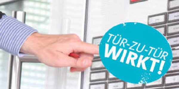 Tür zu Tür wirkt. Hand an Klinhge