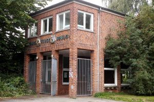 Eingangsportal der Friedrich-Junge-Schule im Kieler Stadtteil Schreventeich