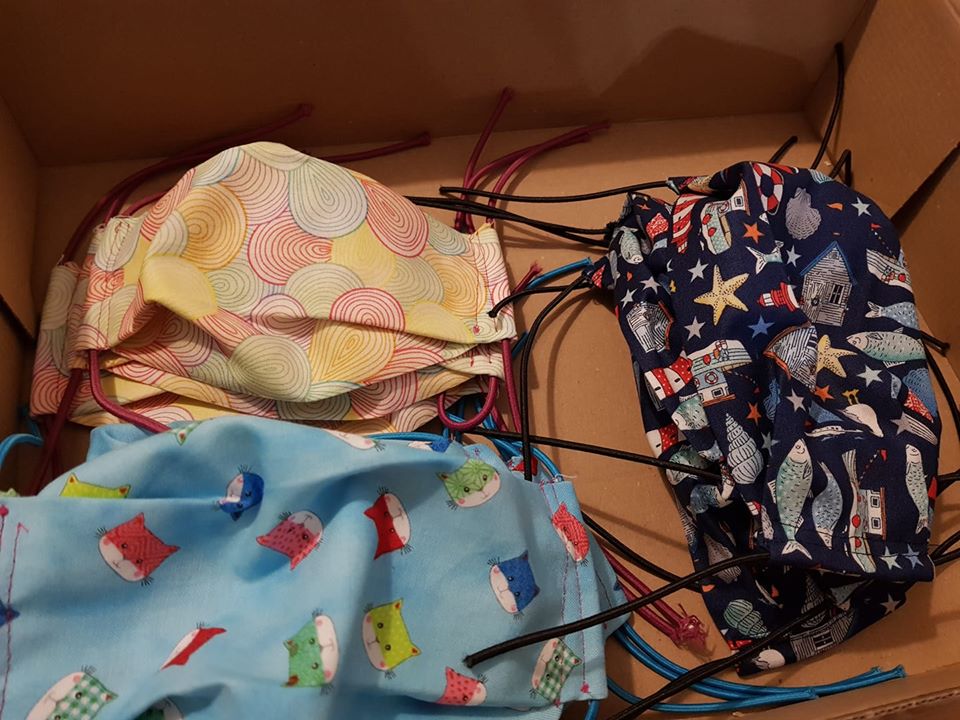3 Schutzmasken aus buntem Stoff
