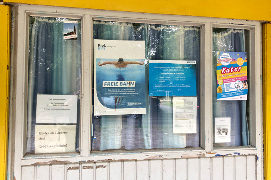 Foto zeigt Freibad Katzheide von Außen