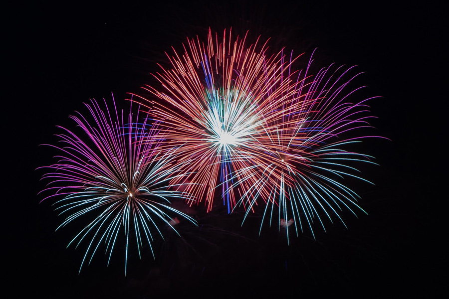 Feuerwerk am Himmel bei Nacht