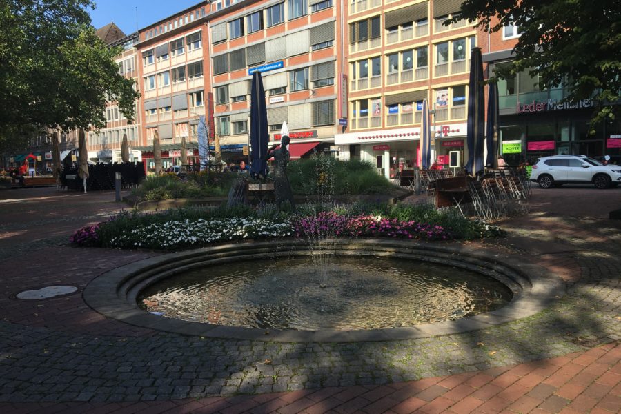 Brunnen mit Flötenspieler
