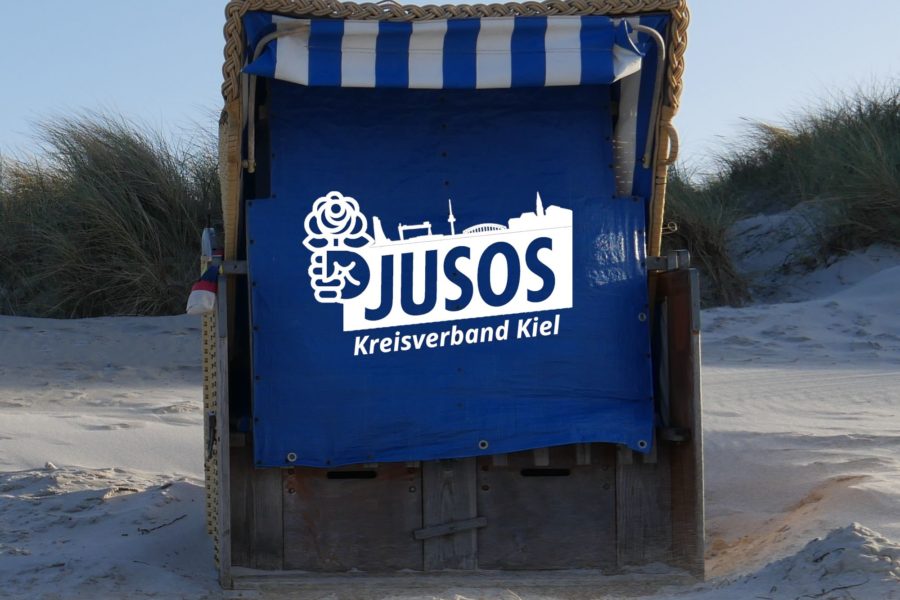 Jusos Kreisverband Kiel Logo auf Strandkorb