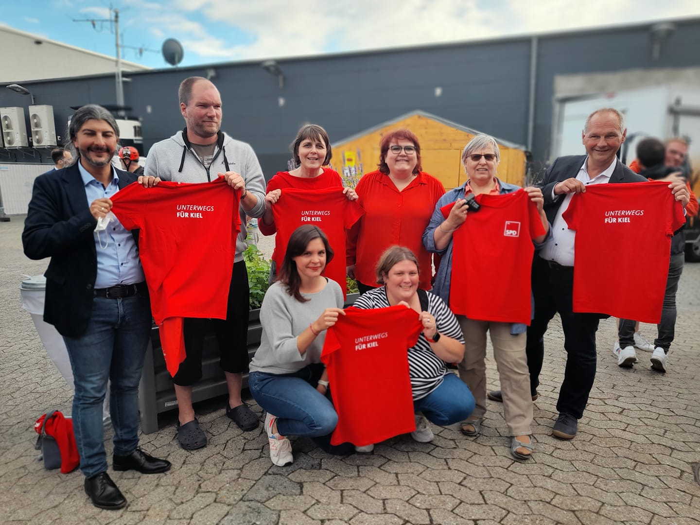 Nesimi Temel, Oli Vongehr, Gesine Stück, Friederike Wenk, Susanne Kalweit, Mathias Stein, vorne: Christina Schubert, Bianca Wöller