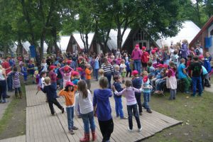 Kinder spielen in Falckenstein