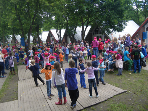 Kinder spielen in Falckenstein