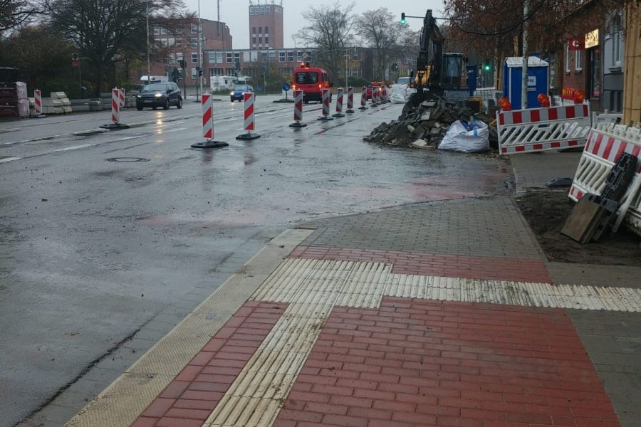 Blick von der Bushaltestelle Hansastraße nach Westen in die Gutenbergstraße